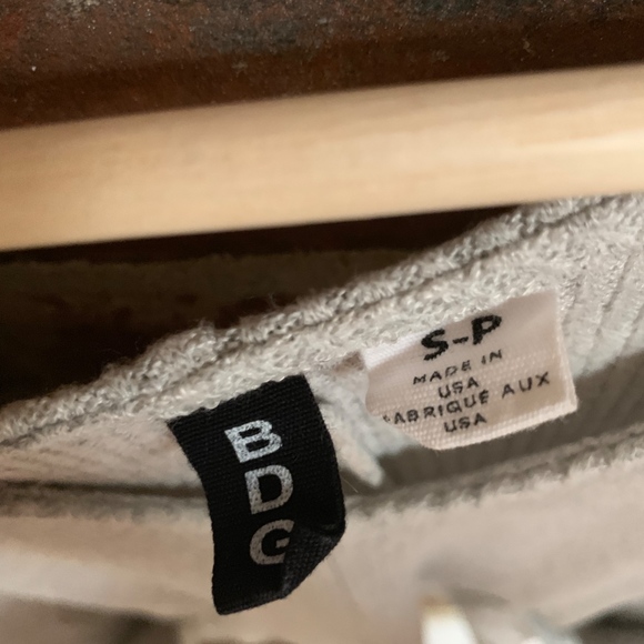 Urban Outfitters BDG Gray Sweater - Picture 3 of 3